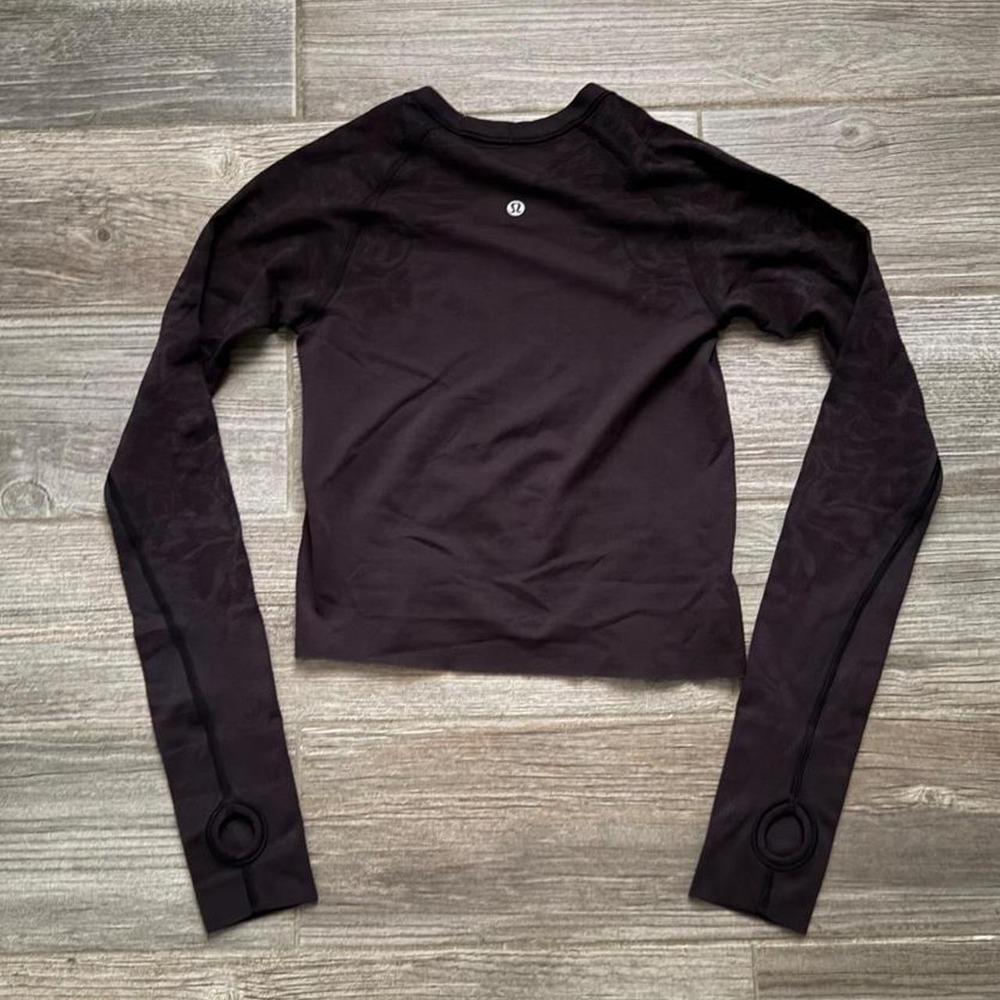 Lululemon maroon floral long sleeve crop top size xs/s